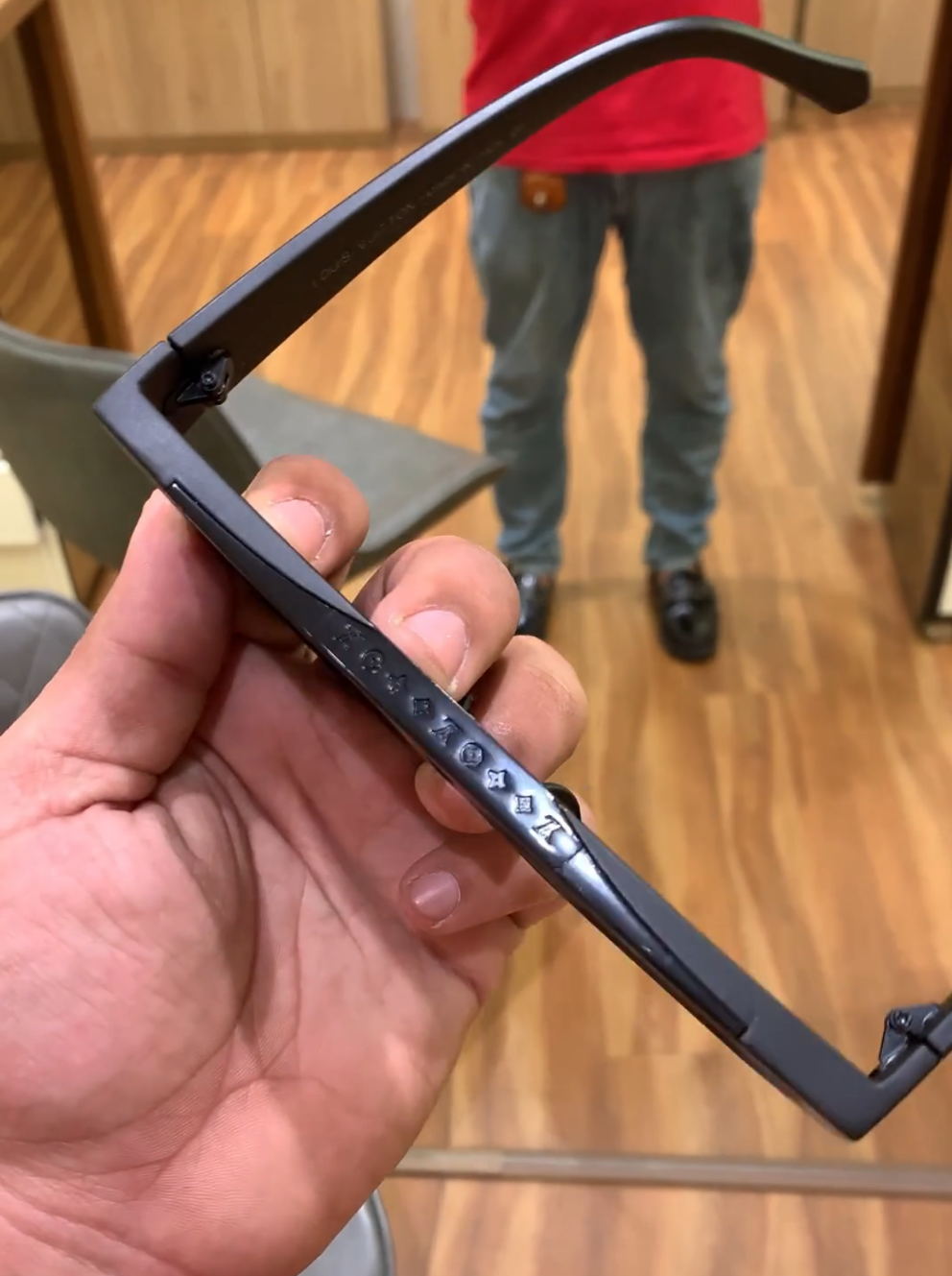 Lv sunglass with imported brand kit