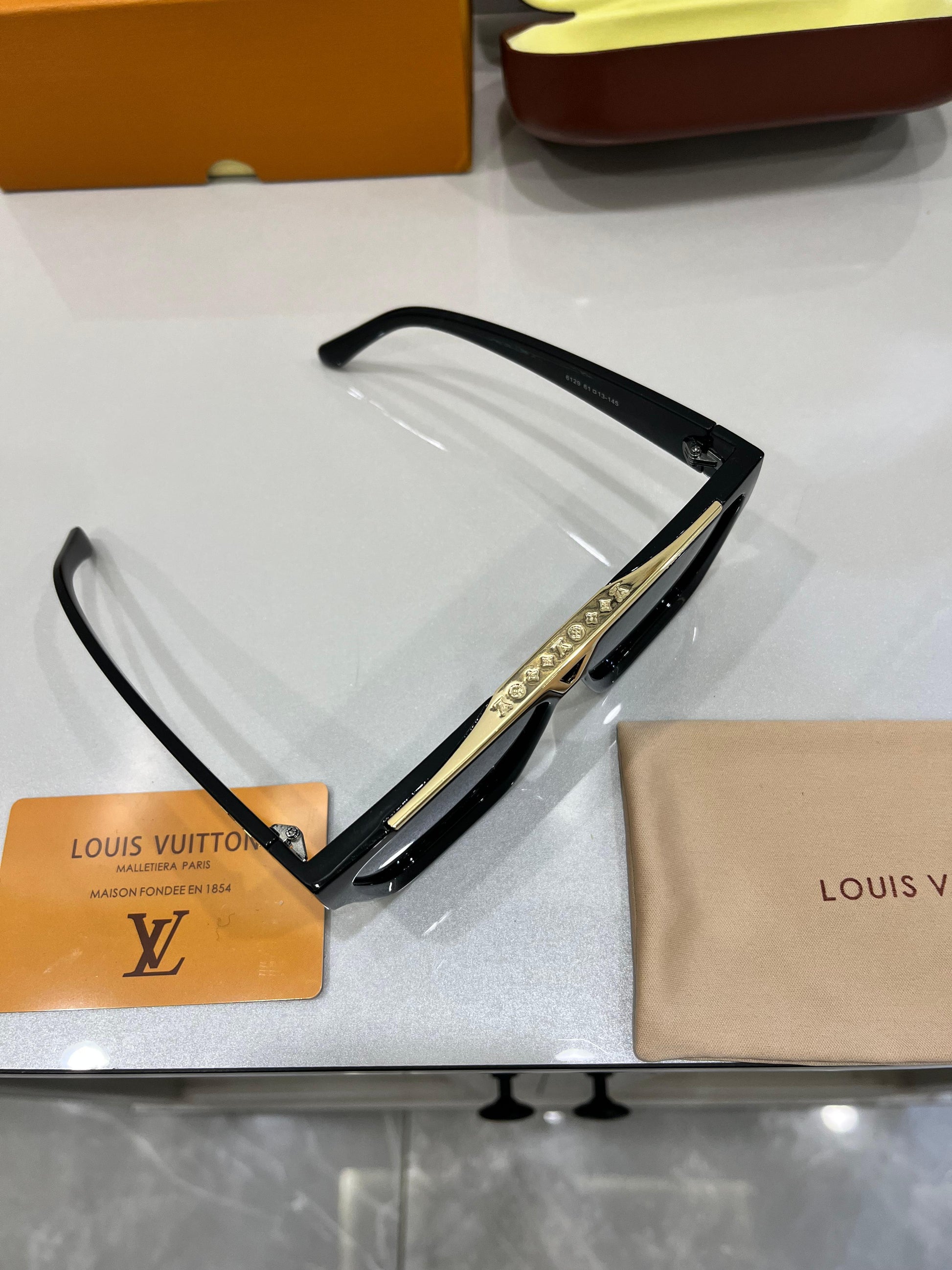 Lv Unisex exclusive sunglass black gold