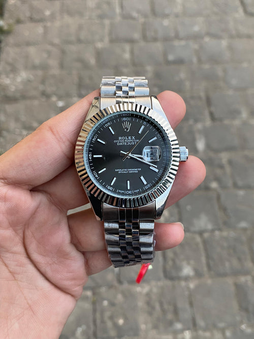 Elegant Black Quartz Watch