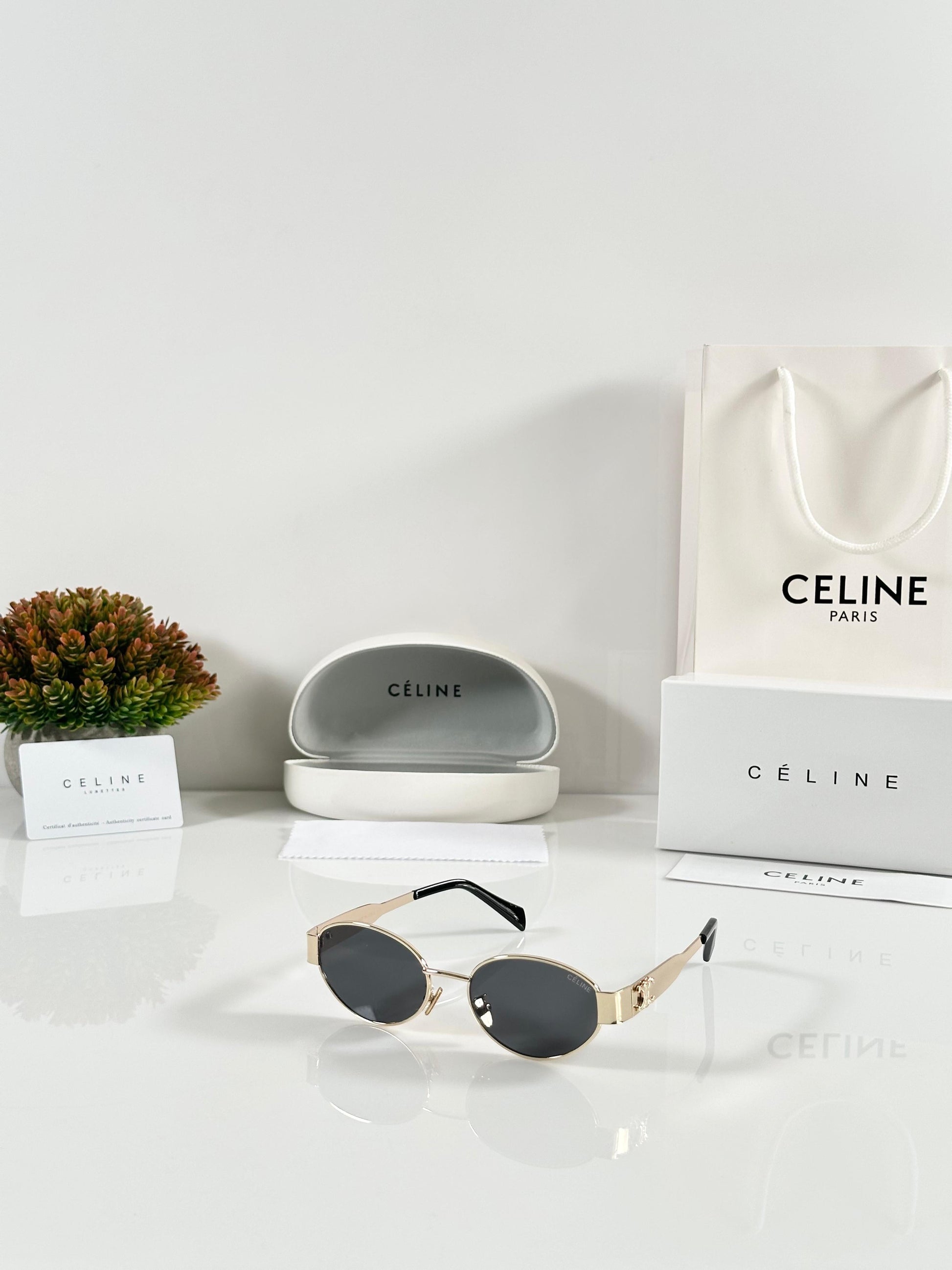 Unisex sunglasses with brand kit