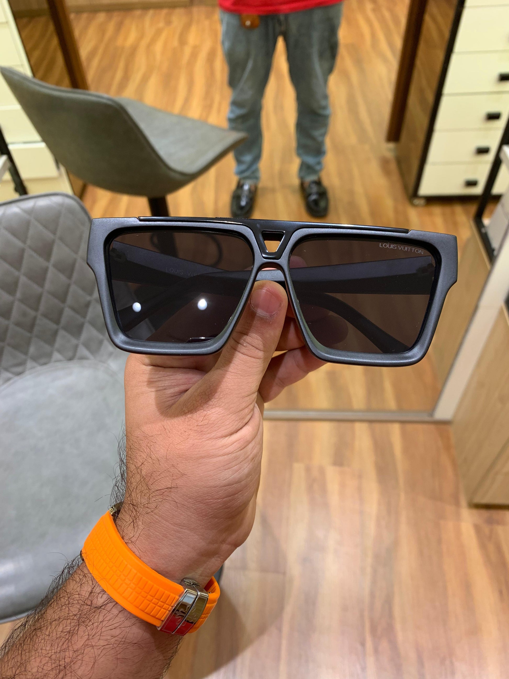 Lv sunglass with imported brand kit