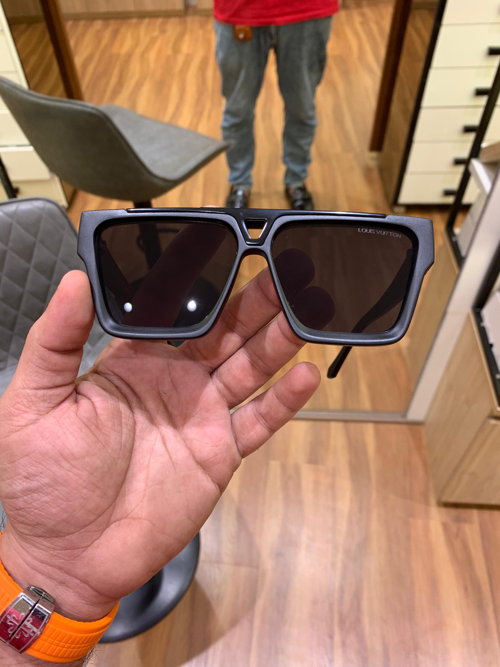 Lv sunglass with imported brand kit