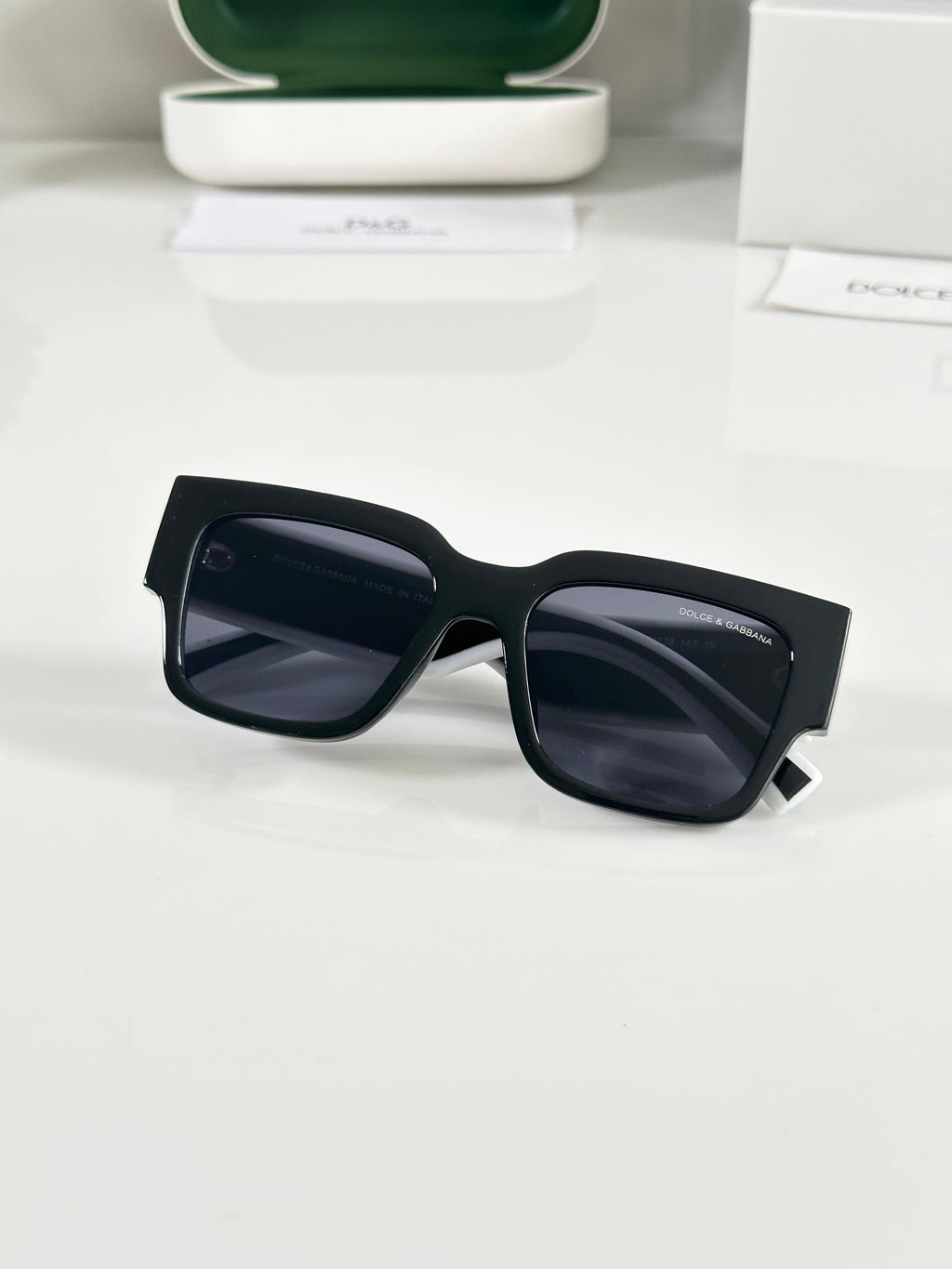 D&G with brand kit unisex sunglasses