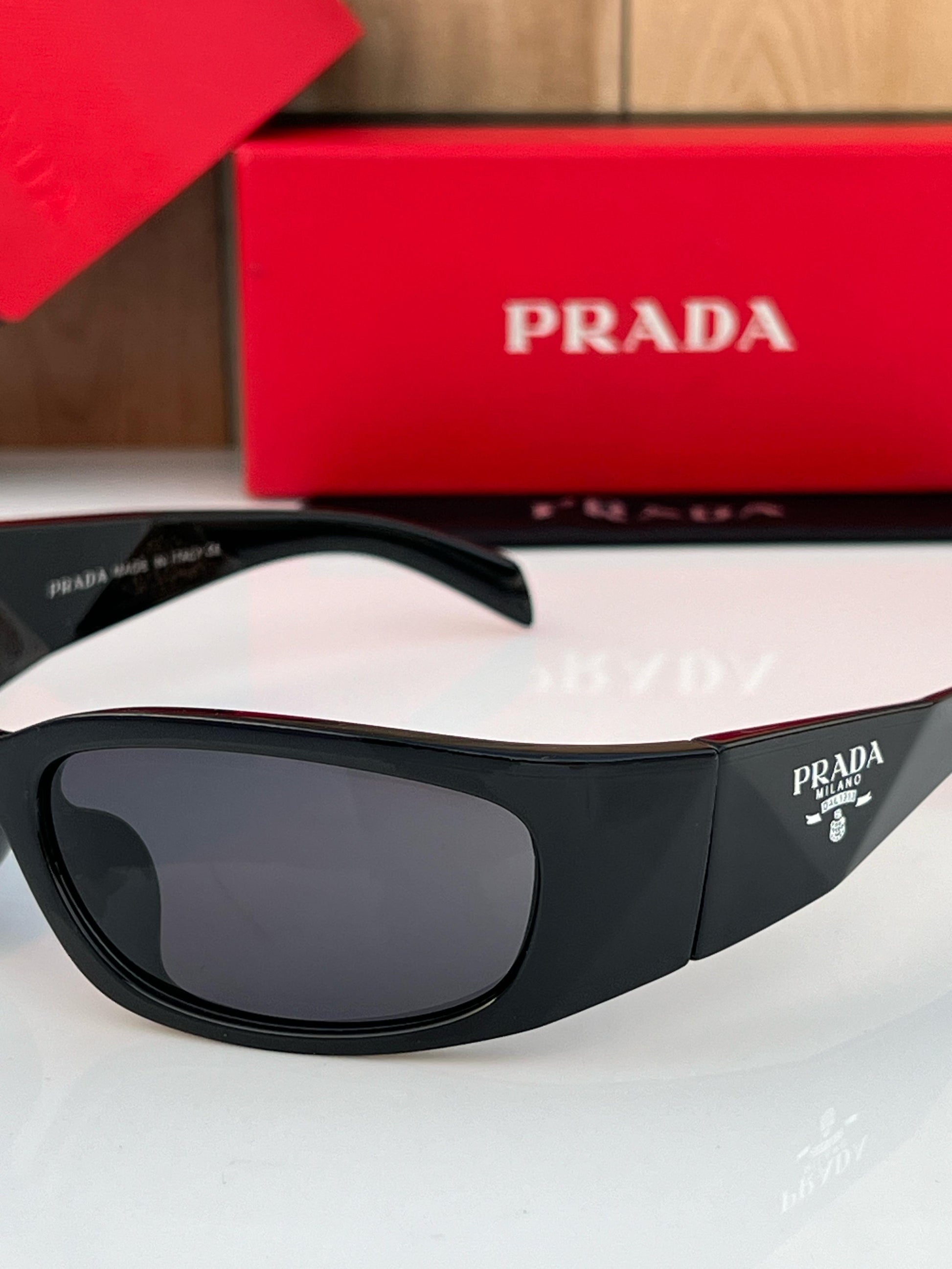 Pra/da with brand box kit unisex model