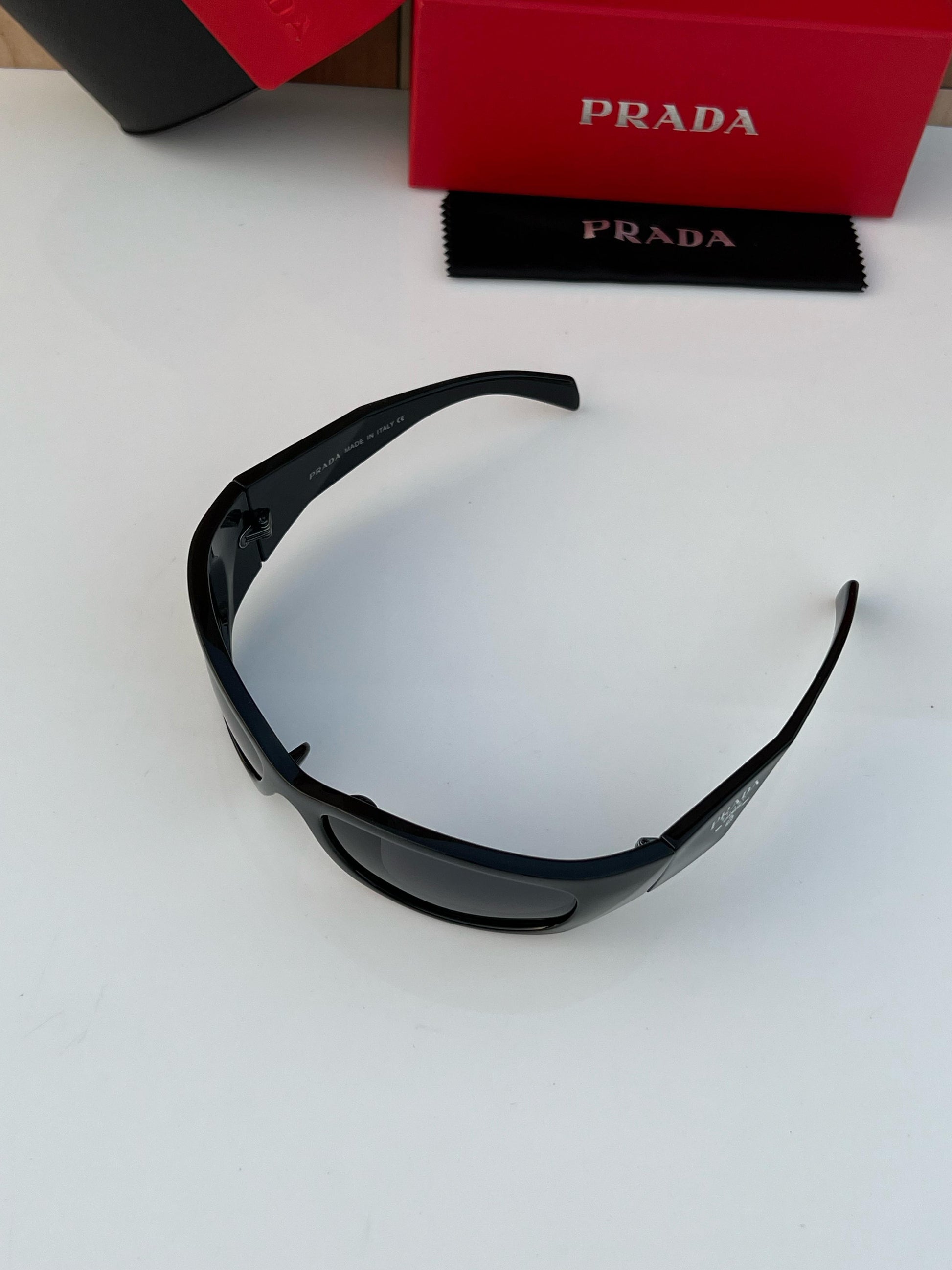 Pra/da with brand box kit unisex model