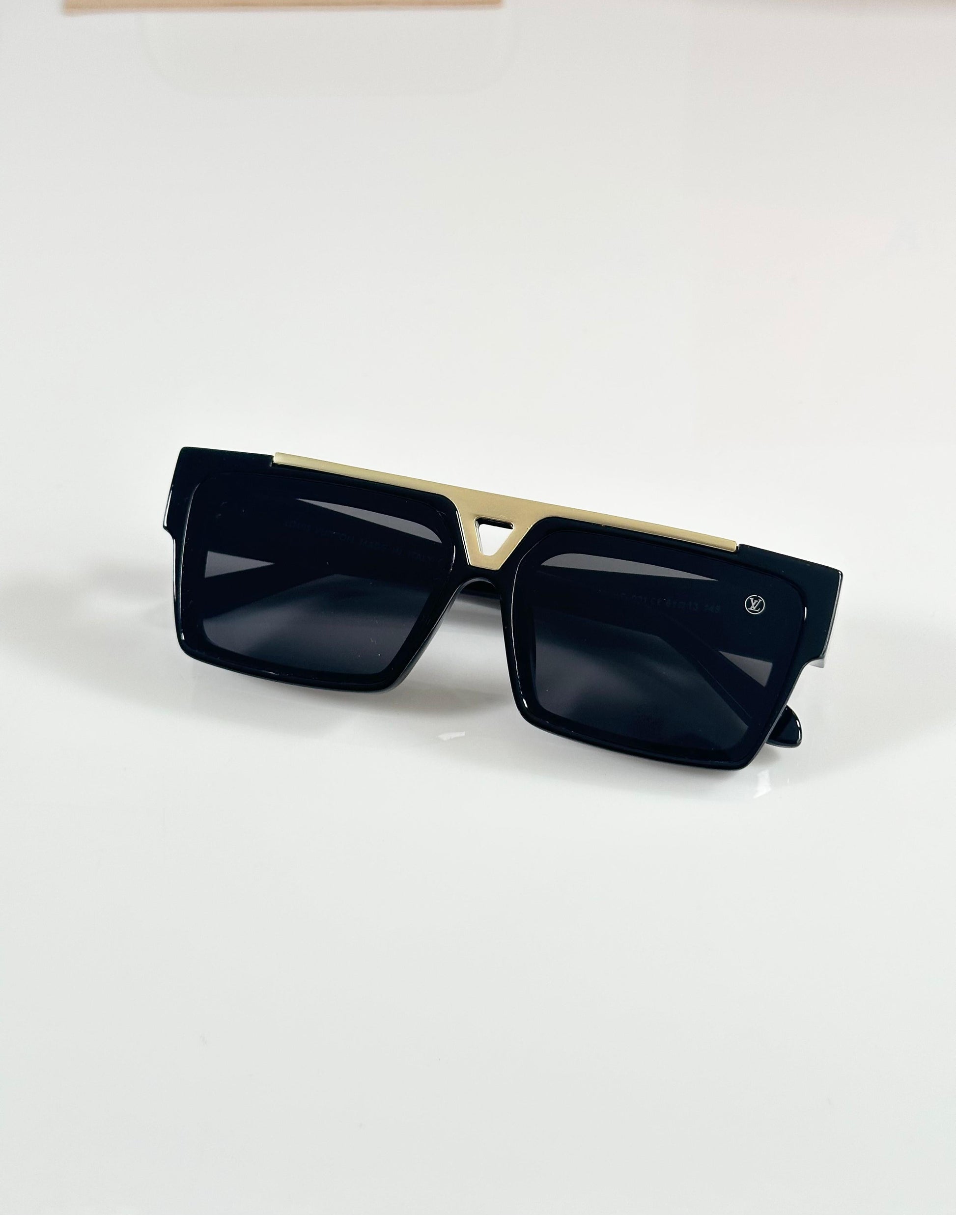 Lv with kit medium size unisex sunglass